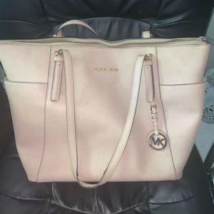 Micheal Kors purse